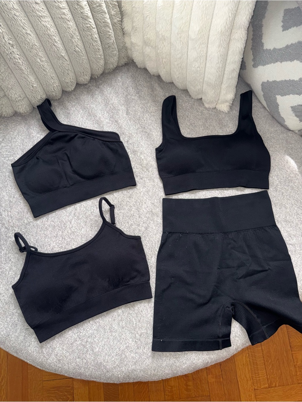 Women’s 4-Piece Ribbed Seamless Black Workout Set